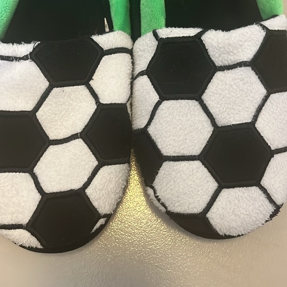 Soccer Slippers Size Youth 3/4 - Picture 5 of 8